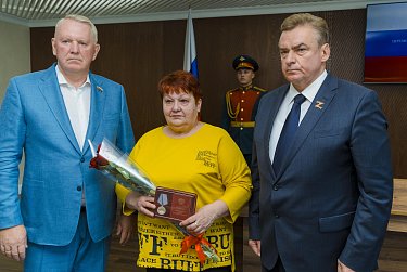 Ни один из них не отступил ни на шаг…